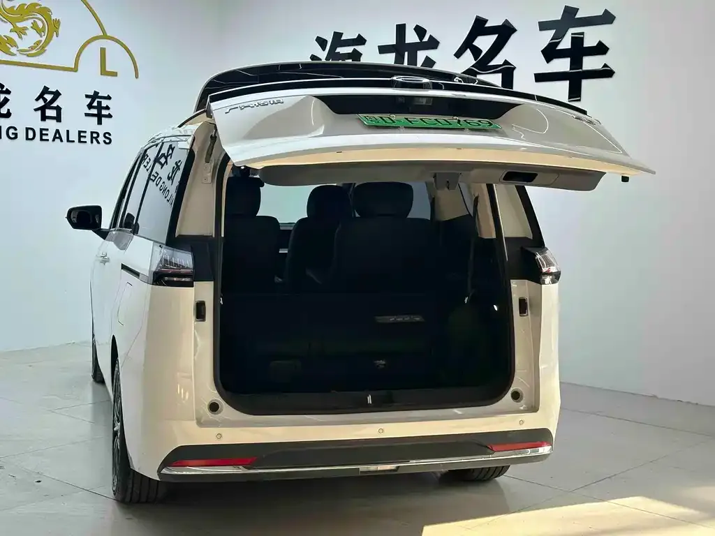GAC Motor E8 Hybrid — фото 2
