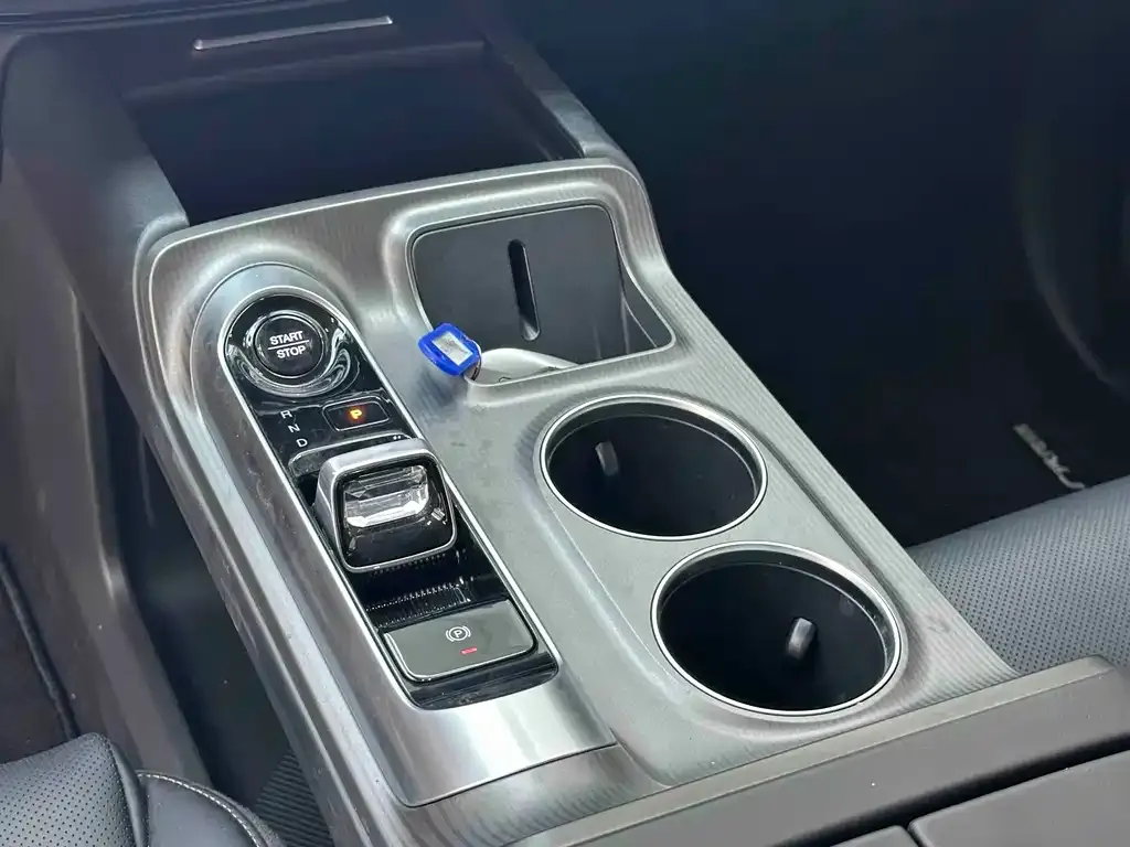 GAC Motor E8 Hybrid — фото 6