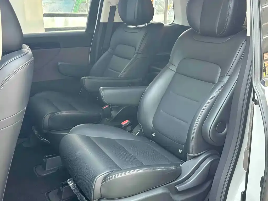 GAC Motor E8 Hybrid — фото 8