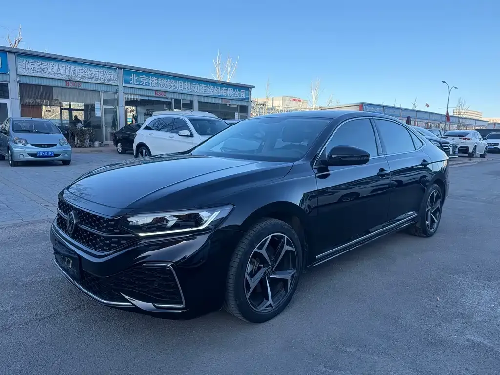 Volkswagen Passat — фото 1