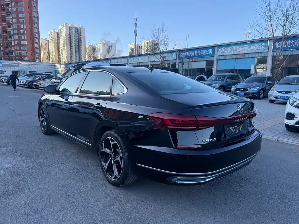 Volkswagen Passat — фото 10