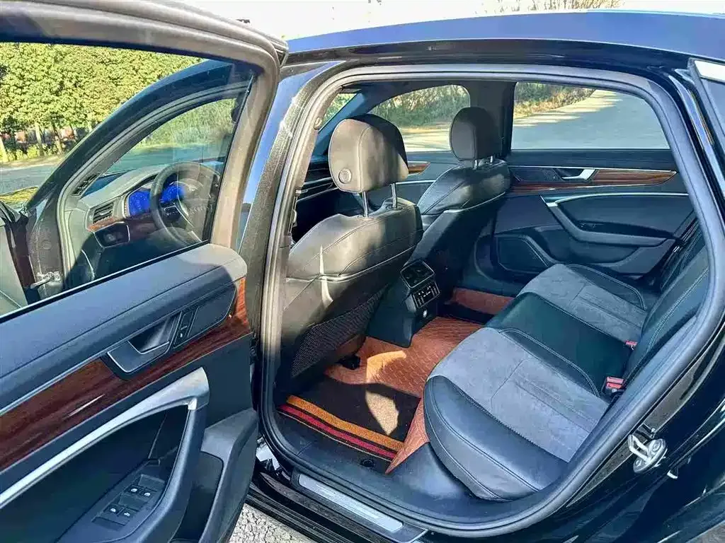 Audi A6L 2022 из CN, фото 6