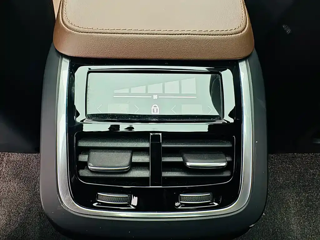 Volvo XC90 — фото 7