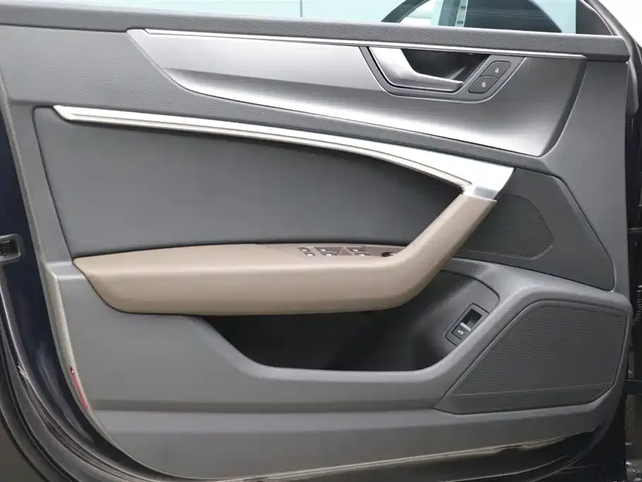 Audi A7L 2023 из CN, фото 5