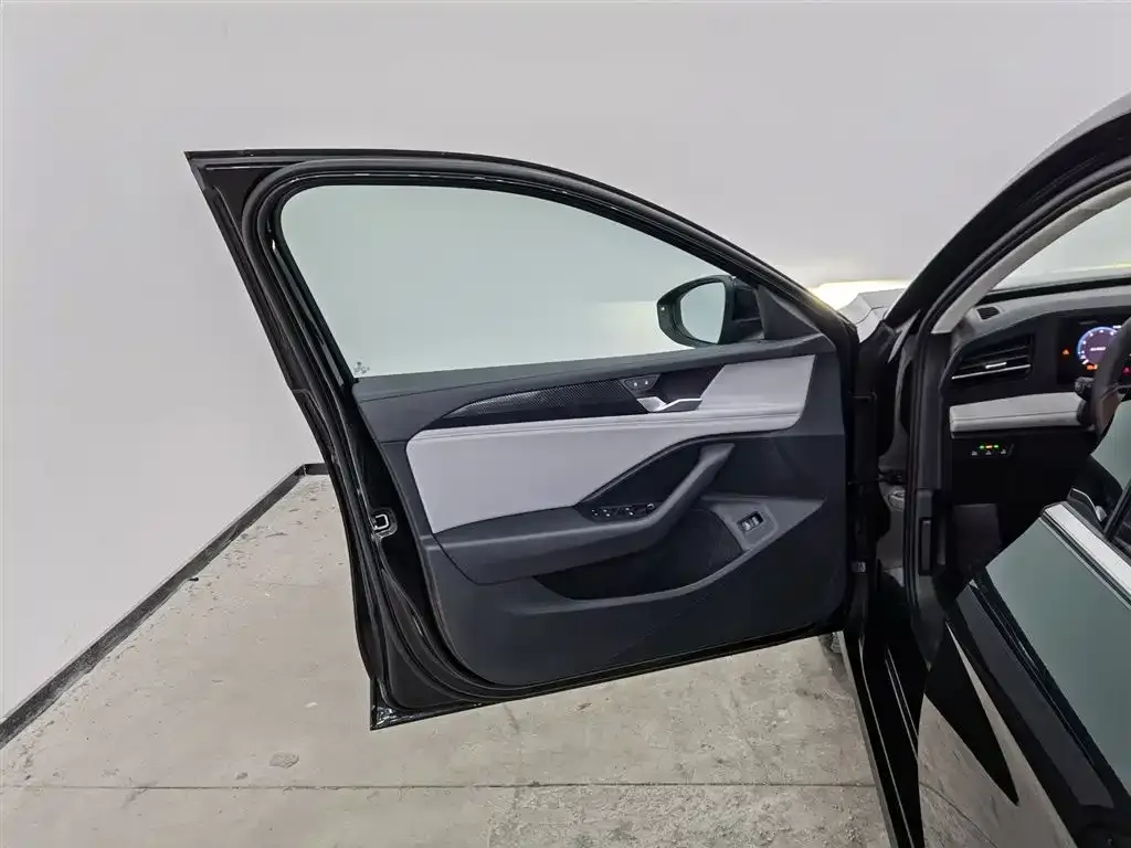 Volkswagen Magotan 2025 из CN, фото 6