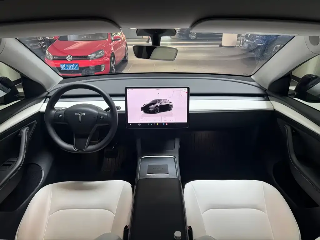 Tesla Model Y — фото 6