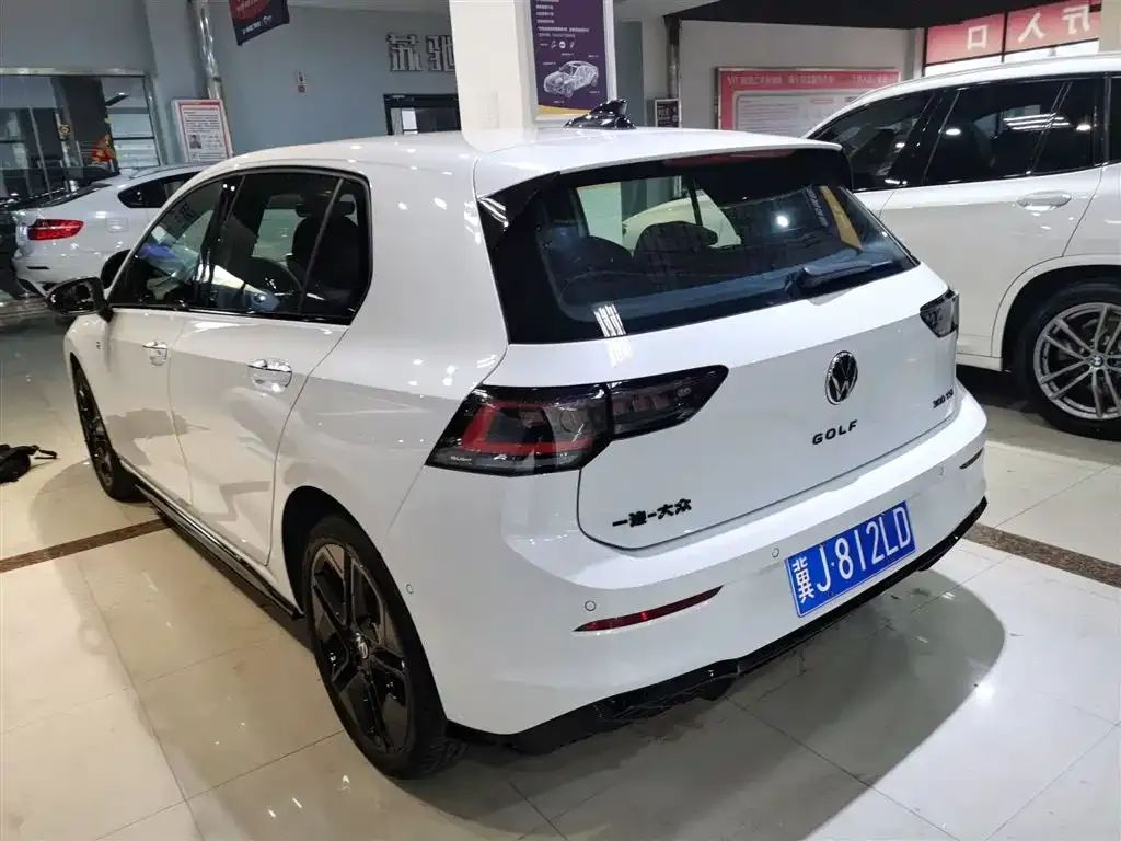 Volkswagen Golf 2024 из CN, фото 9