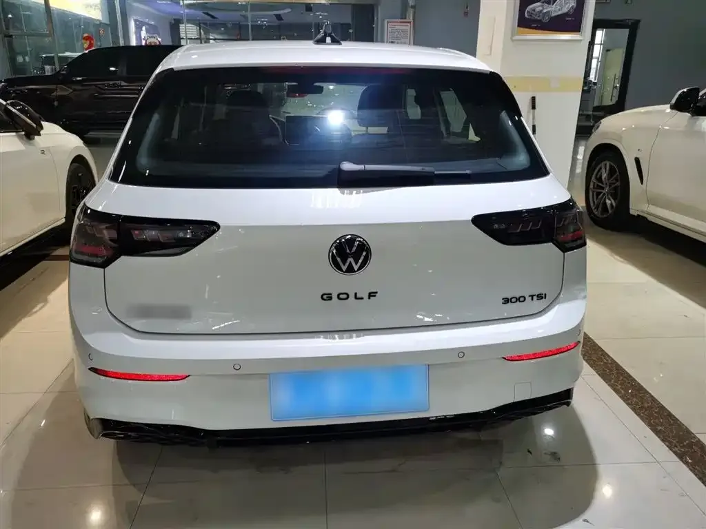 Volkswagen Golf 2024 из CN, фото 2