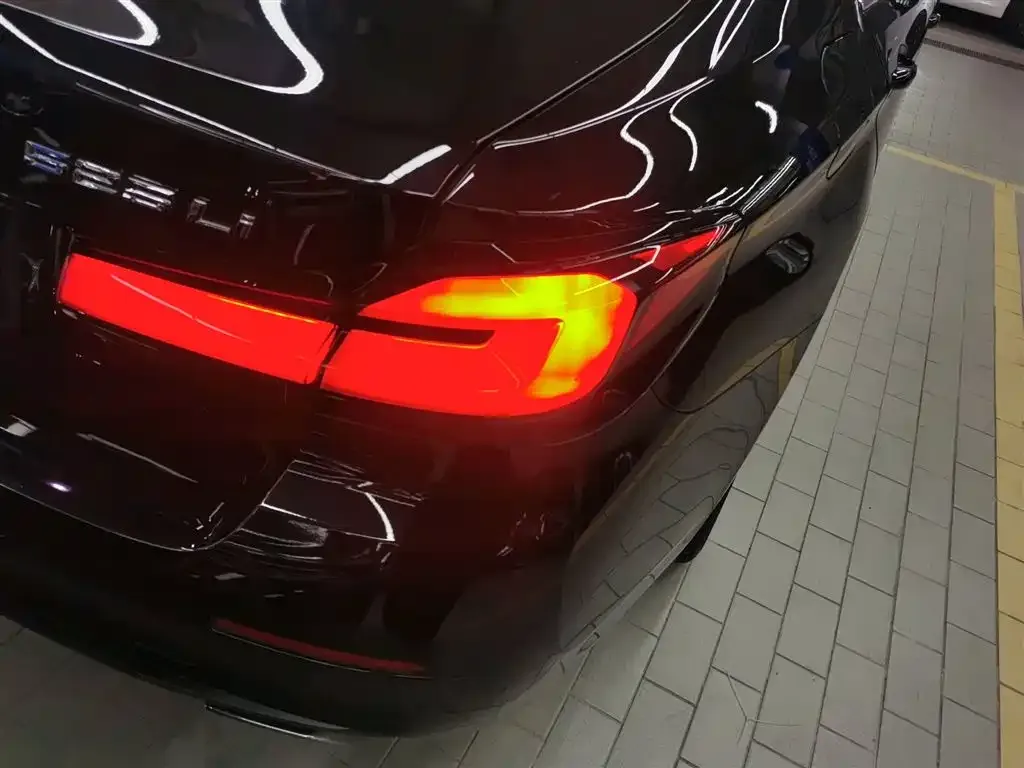 BMW 5 Series 2024 из CN, фото 6