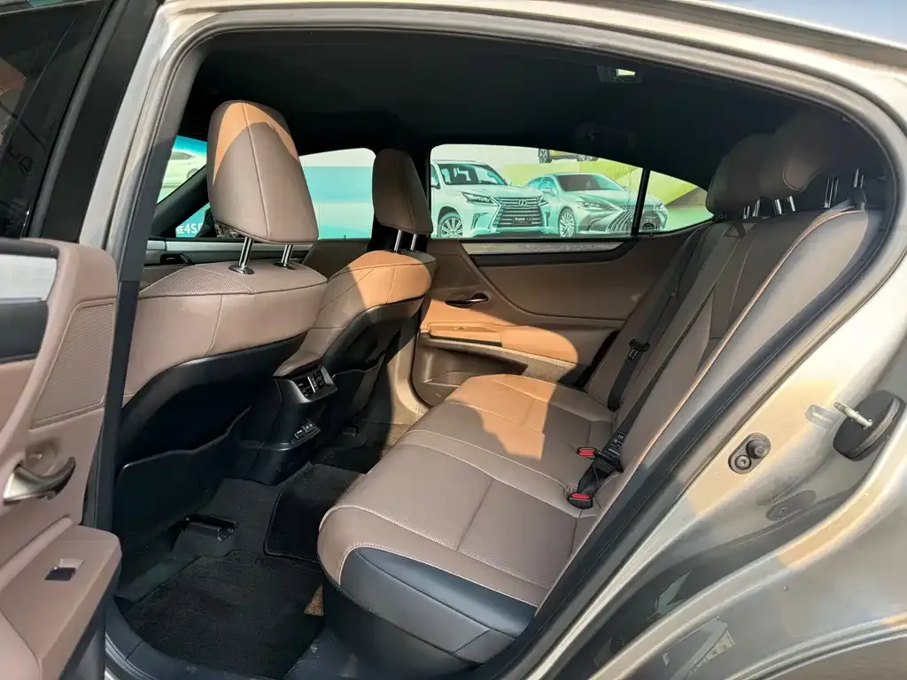 Lexus ES 2025 из CN, фото 2