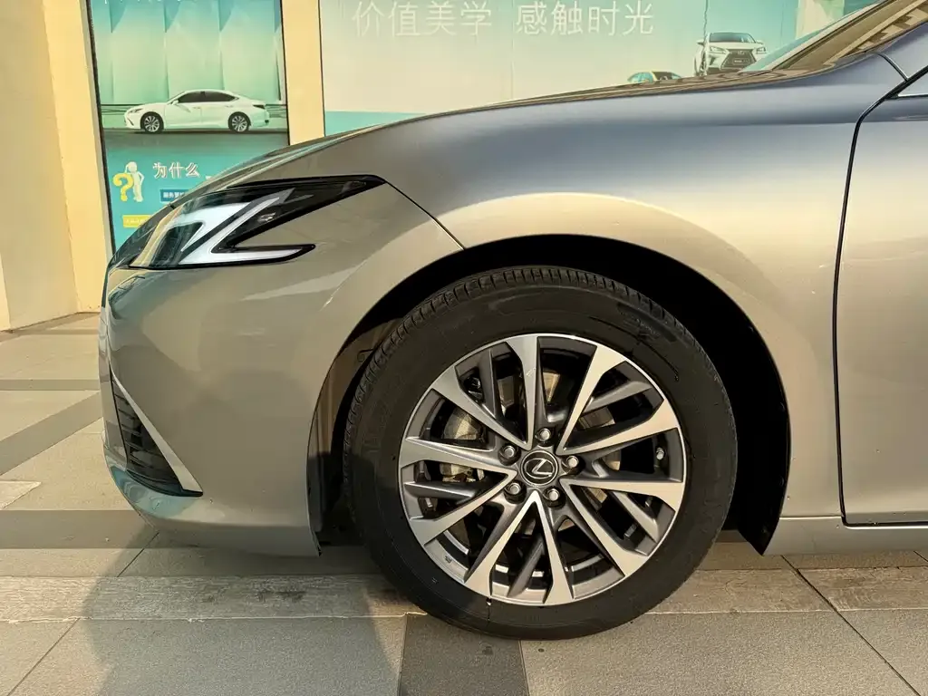 Lexus ES 2025 из CN, фото 8