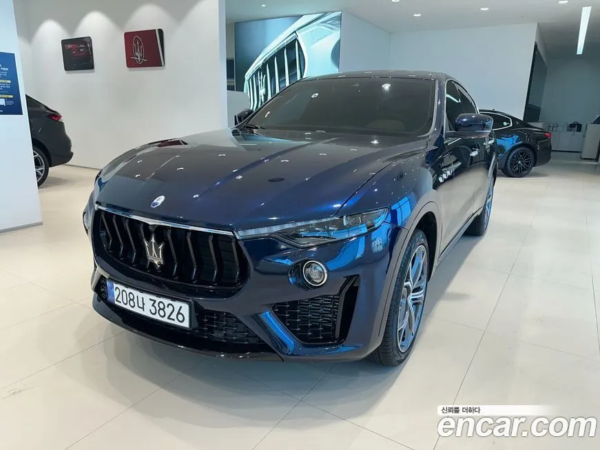 Maserati Levante — фото 1