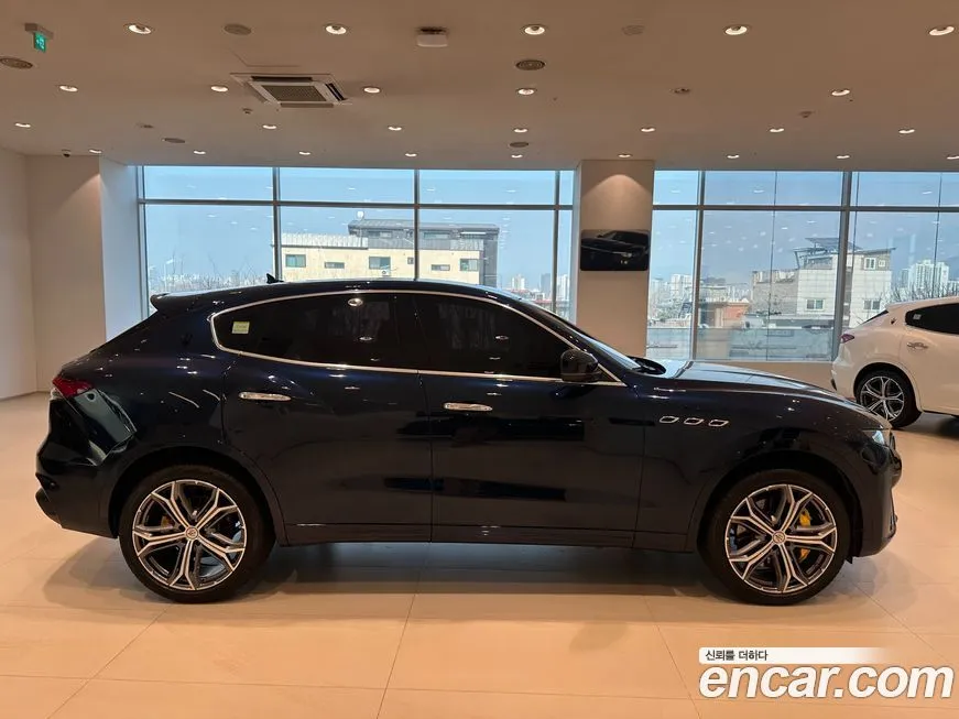 Maserati Levante — фото 2