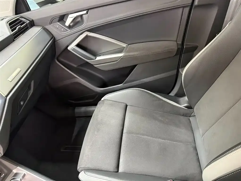 Audi Q3 2023 из CN, фото 9