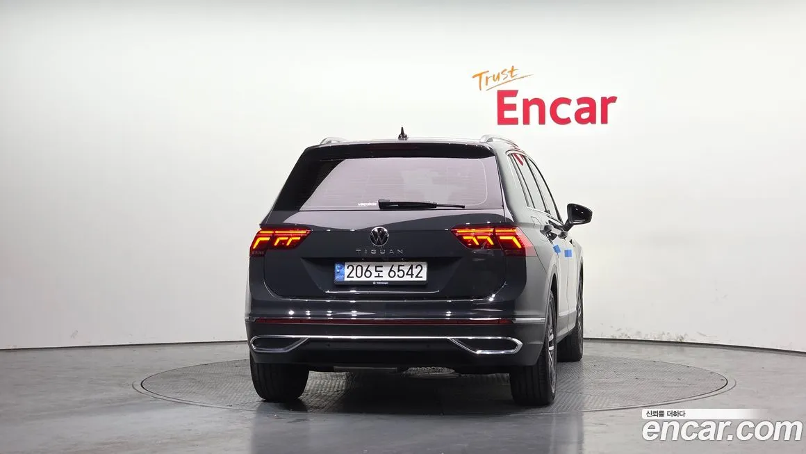 Volkswagen Tiguan — фото 6