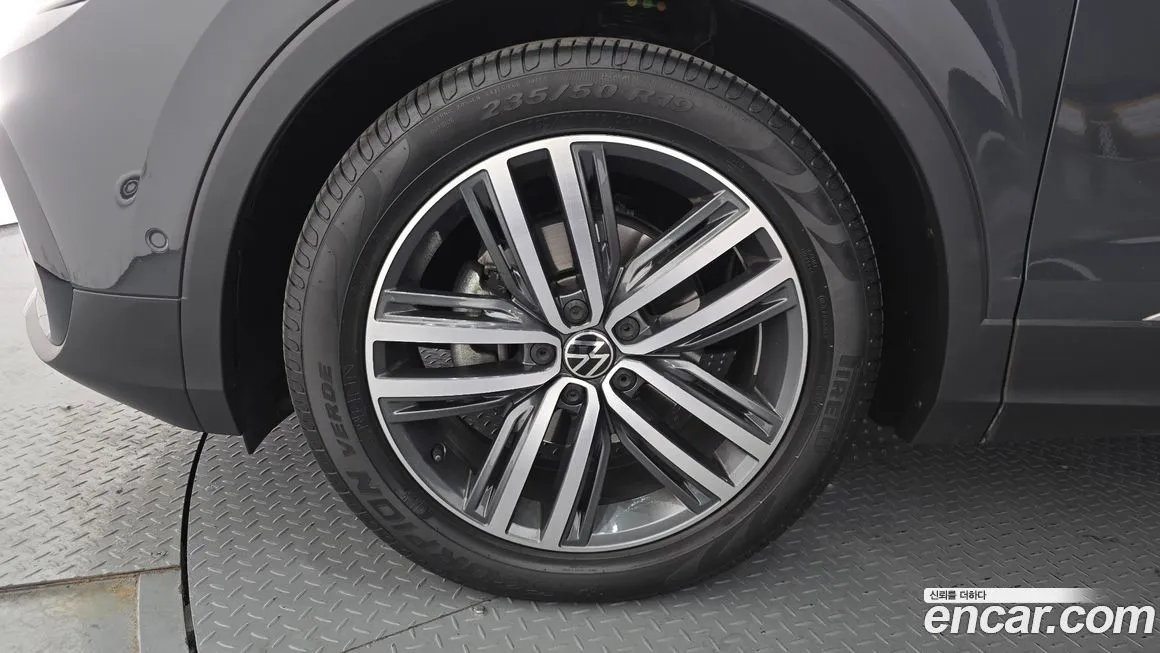 Volkswagen Tiguan — фото 8