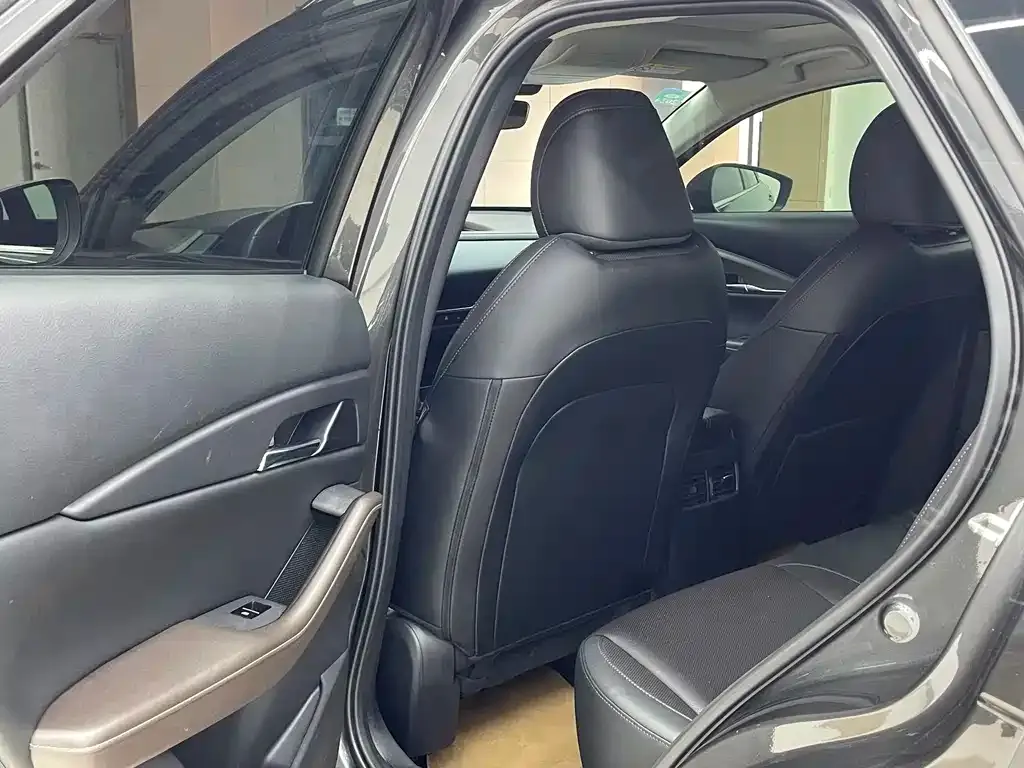 Mazda CX-30 2022 из CN, фото 9