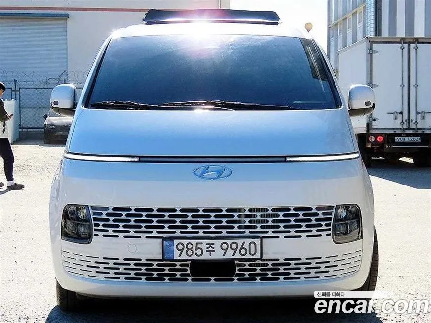 Hyundai Staria — фото 1