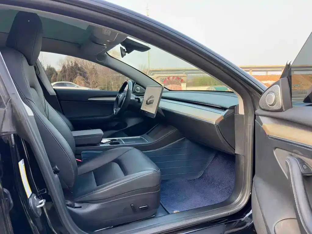 Tesla Model 3 — фото 5