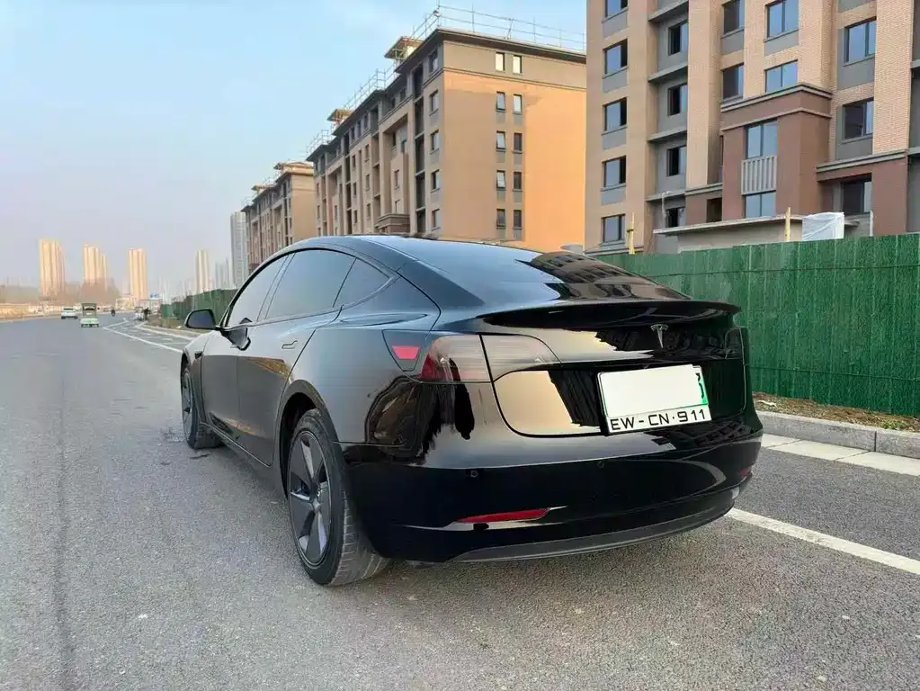 Tesla Model 3 — фото 4