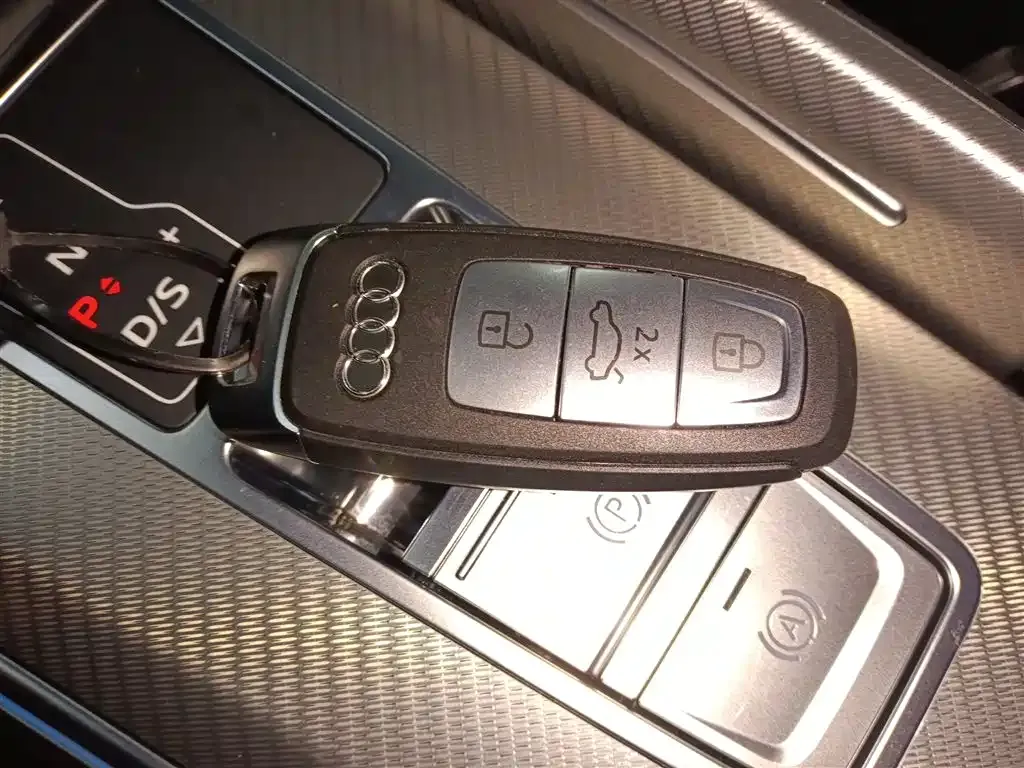 Audi A6L 2024 из CN, фото 9