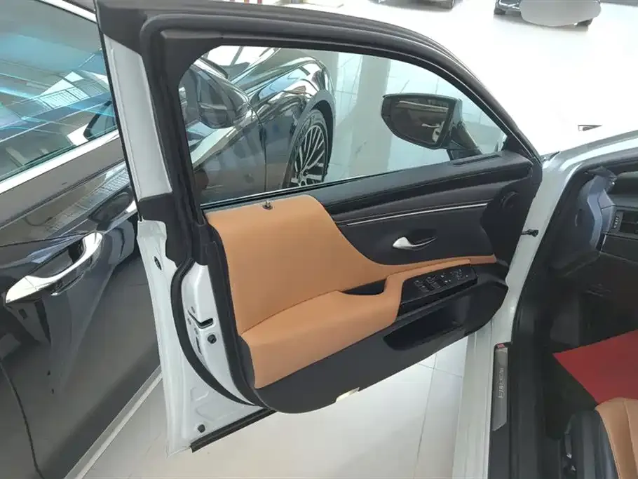 Lexus ES 2024 из CN, фото 2