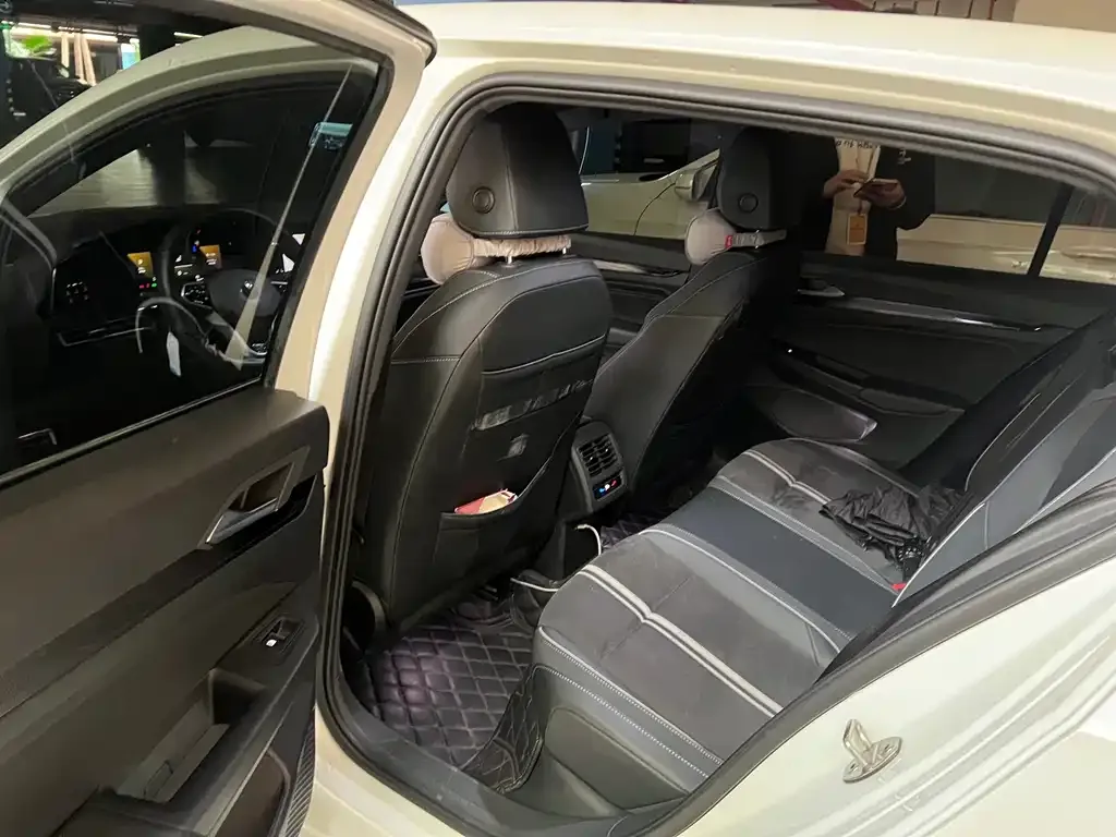 Volkswagen Golf 2021 из CN, фото 3