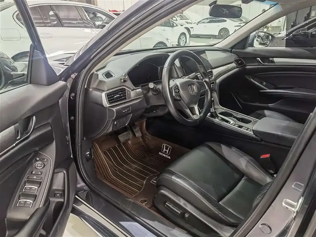 Honda Accord — фото 9