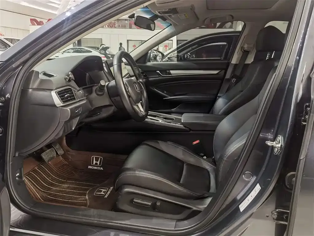 Honda Accord — фото 10