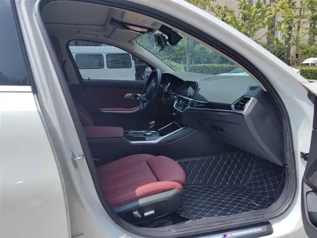 BMW 3 Series 2021 из CN, фото 9