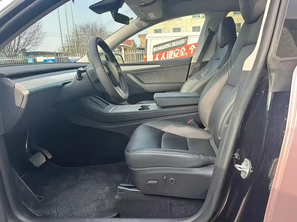 Tesla Model Y — фото 4