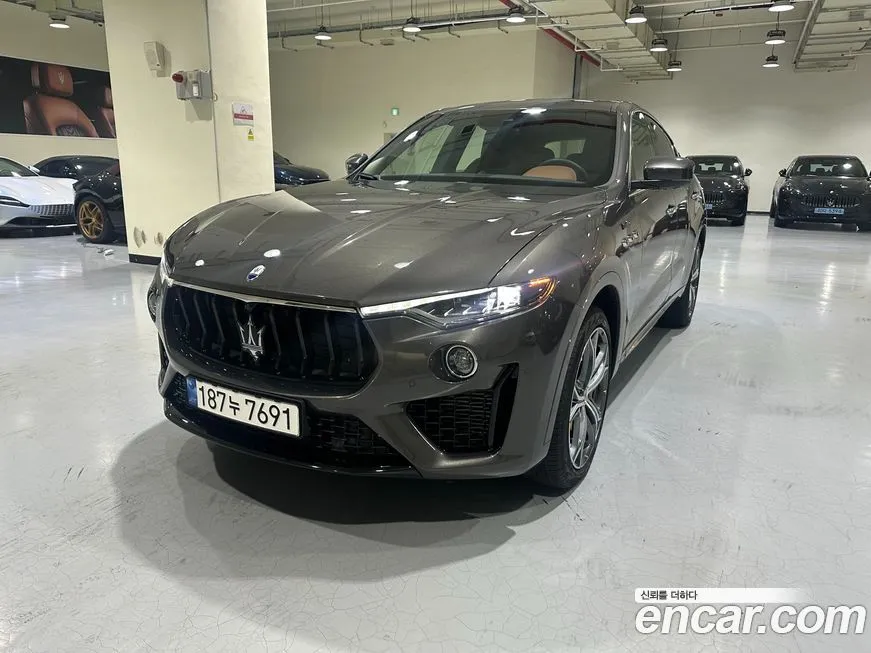 Maserati Levante — фото 1