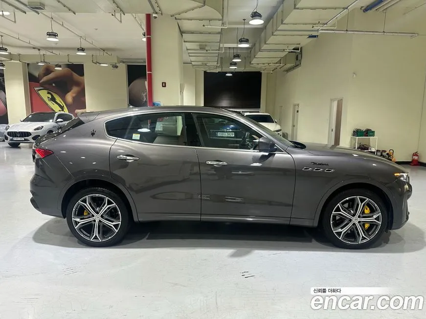 Maserati Levante — фото 4