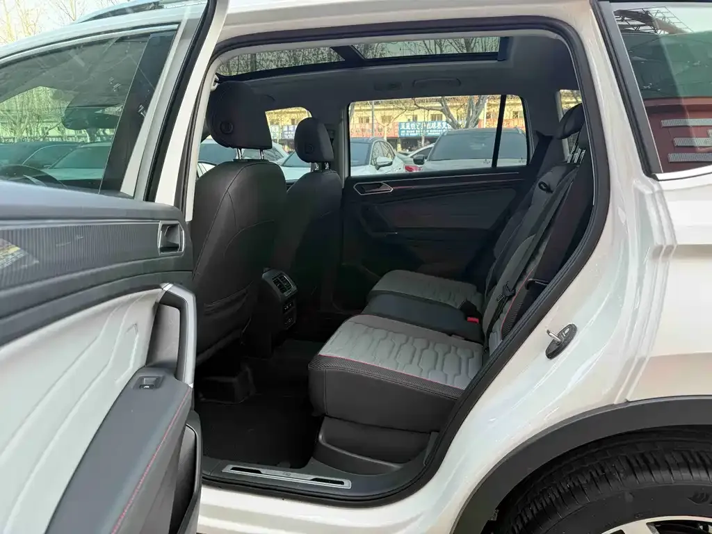 Volkswagen Tiguan L 2022 из CN, фото 3
