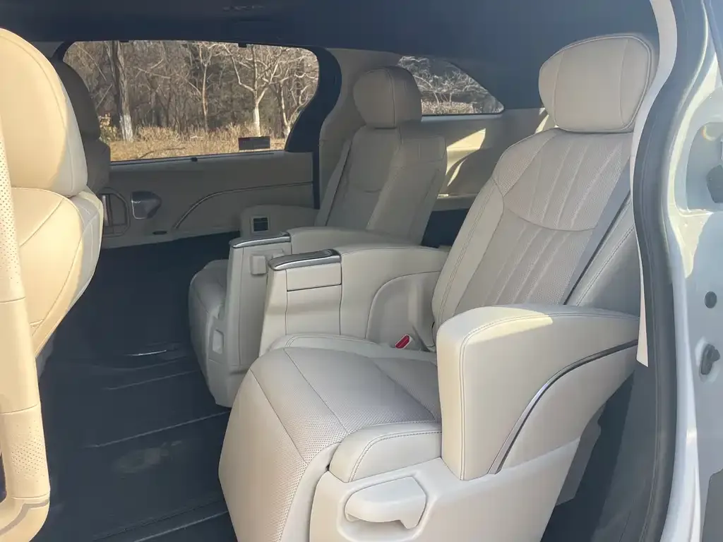 Toyota Sienna 2026 из CN, фото 2