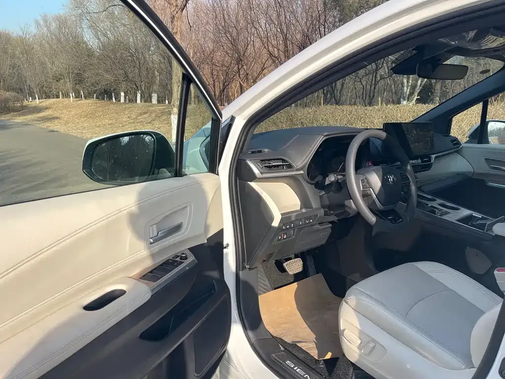Toyota Sienna 2026 из CN, фото 3