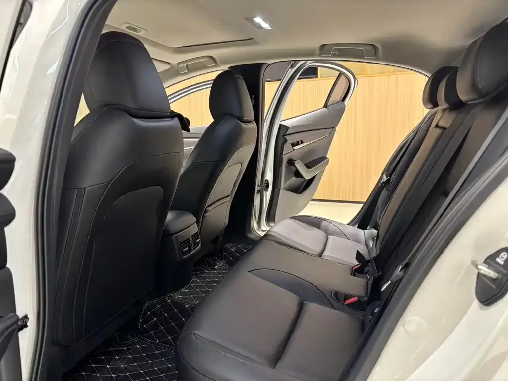 Mazda 3 Axela 2025 из CN, фото 4