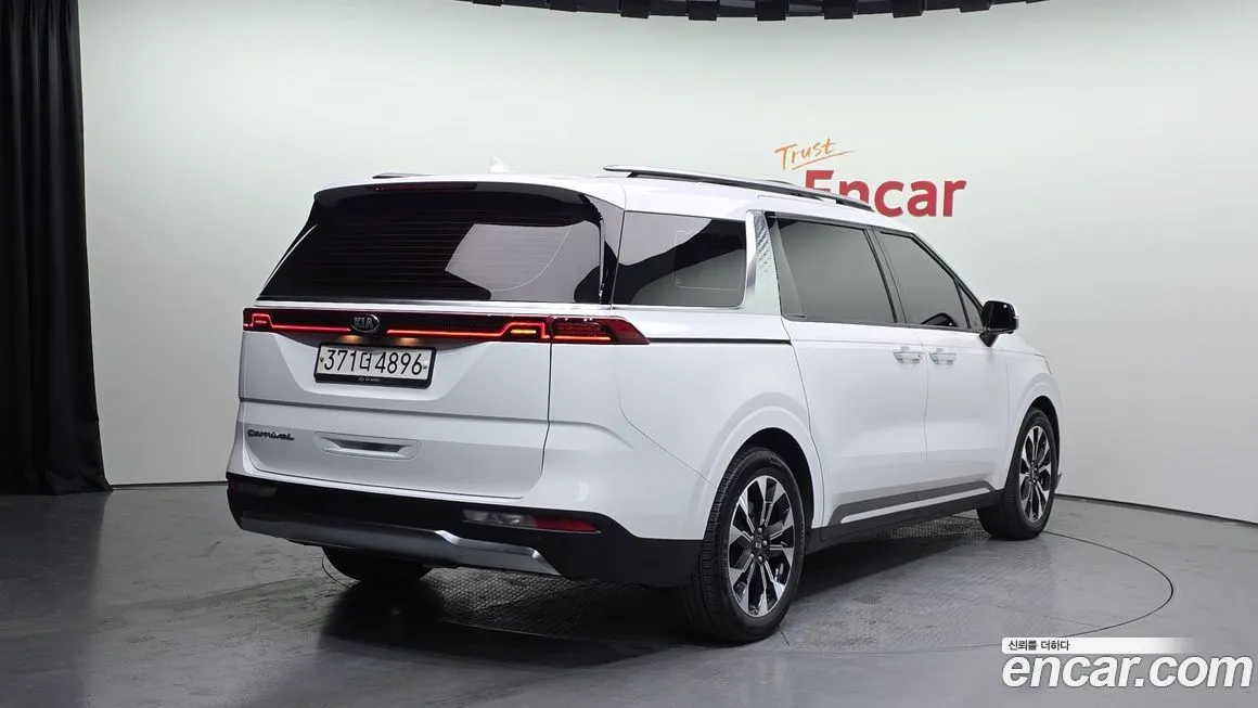 Kia Carnival — фото 2