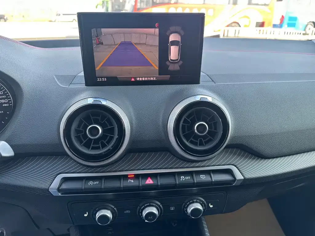 Audi Q2L 2023 из CN, фото 7