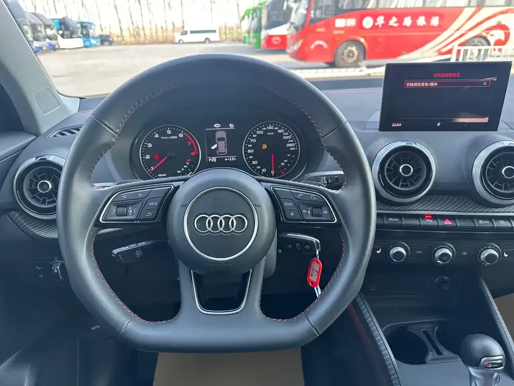 Audi Q2L 2023 из CN, фото 4