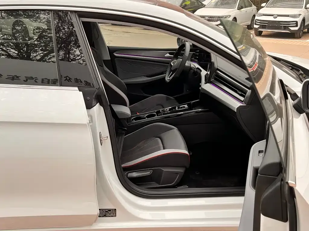 Volkswagen Lamando 2024 из CN, фото 2