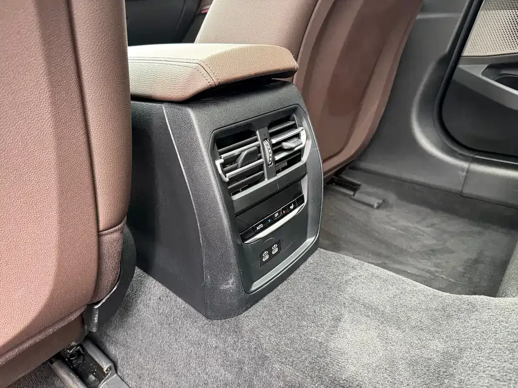 BMW i3 2024 из CN, фото 2