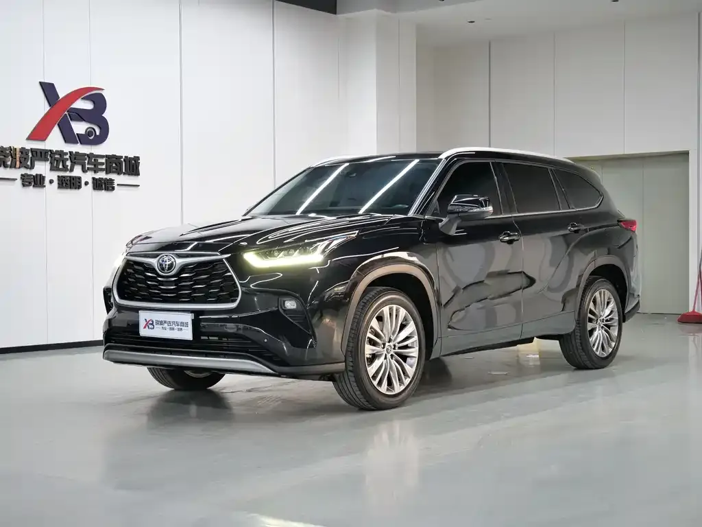 Toyota Highlander — фото 1