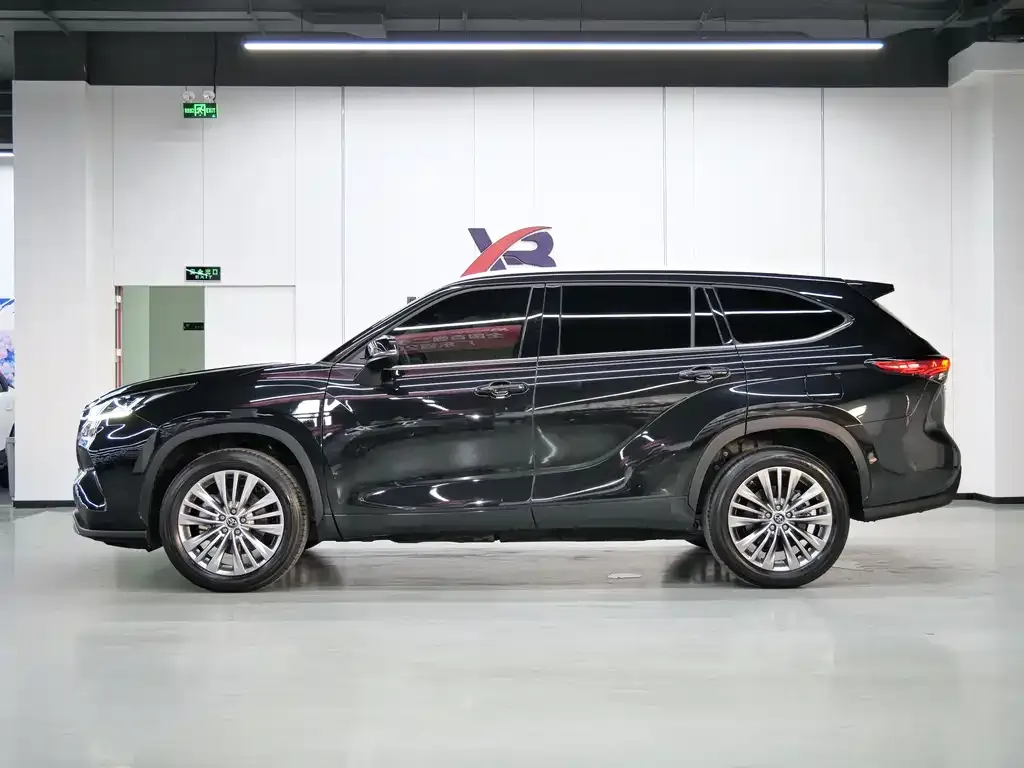 Toyota Highlander — фото 3