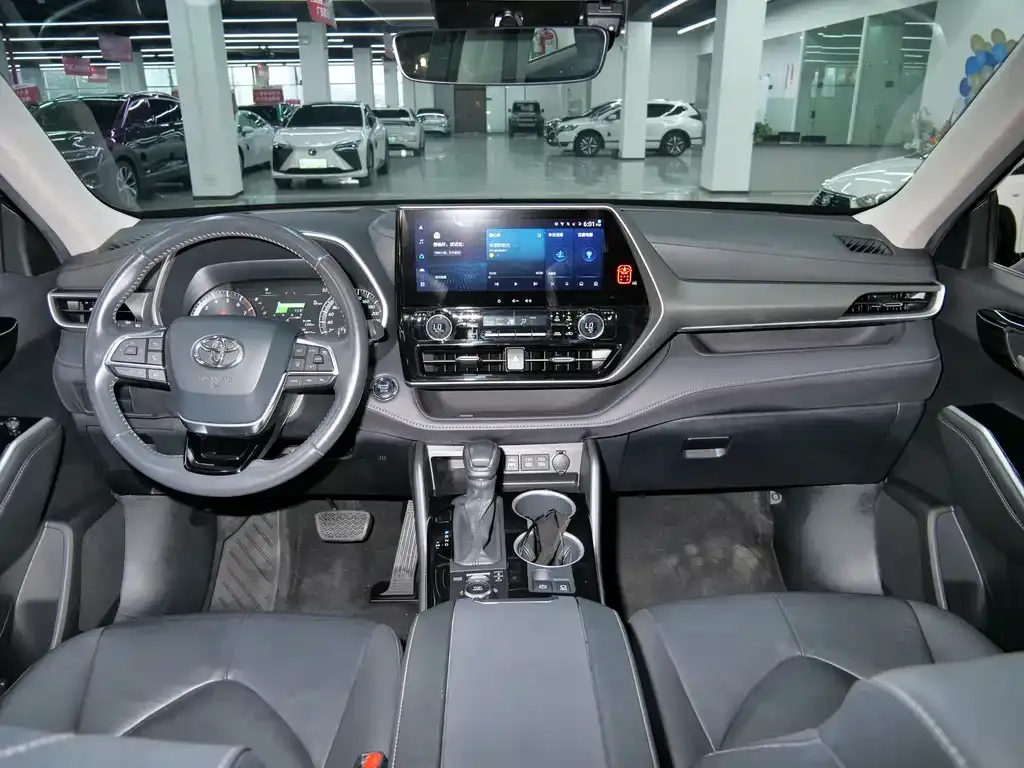 Toyota Highlander — фото 10