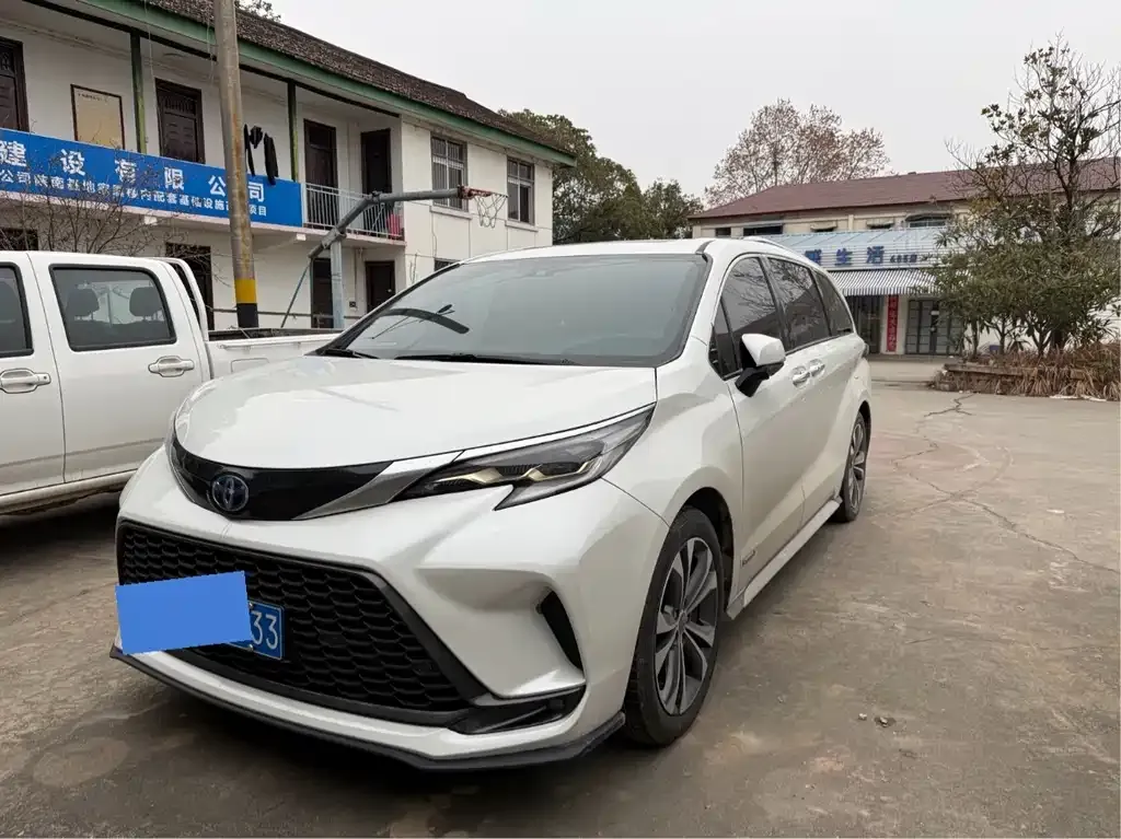 Toyota Granvia 2023 из CN, фото 1