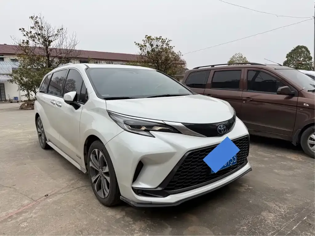 Toyota Granvia 2023 из CN, фото 3