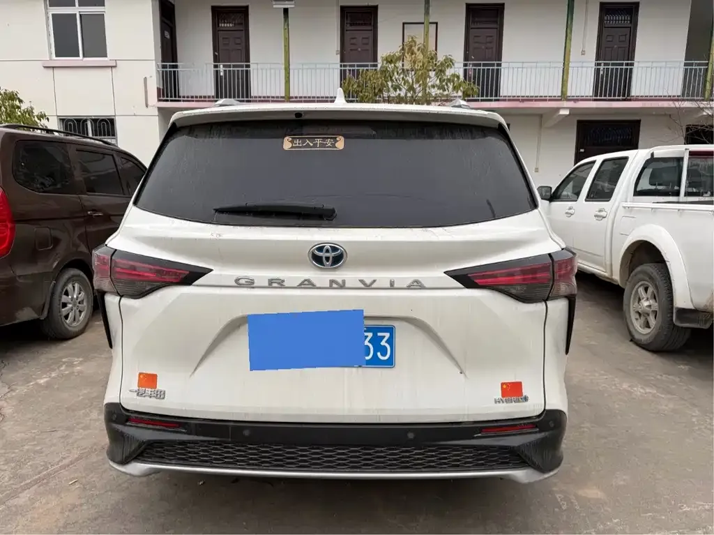 Toyota Granvia 2023 из CN, фото 5