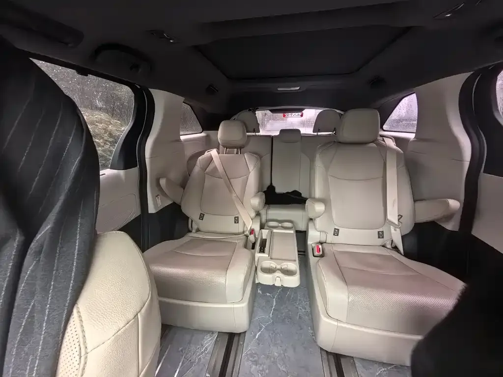 Toyota Granvia 2023 из CN, фото 6
