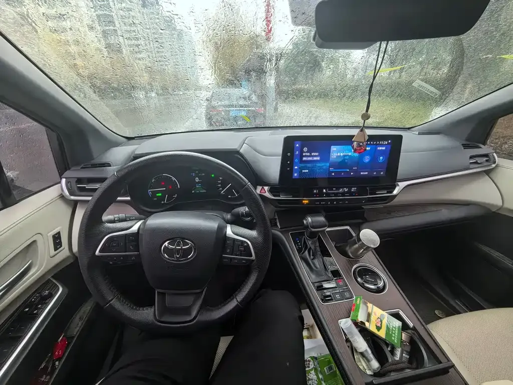 Toyota Granvia 2023 из CN, фото 7